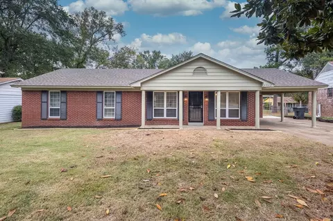 4042 Twin Lakes Dr, Memphis, TN 38128