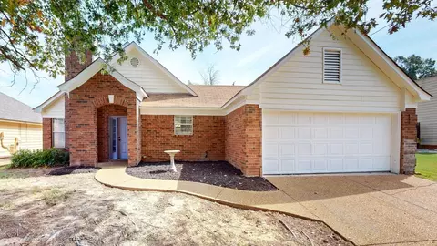 5396 Corner Oak Dr, Memphis, TN 38141