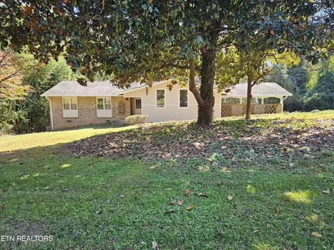 899 W Outer Dr, Oak Ridge, TN 37830