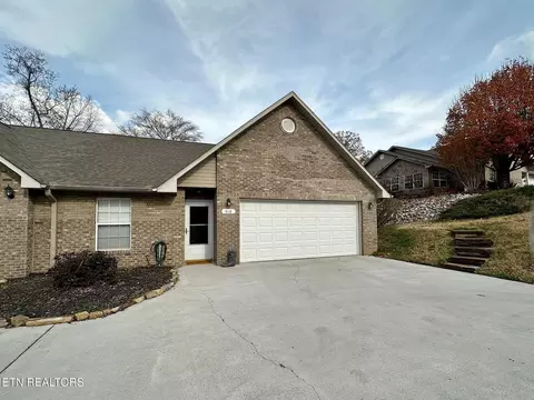 918 Mercer Dr, Maryville, TN 37801