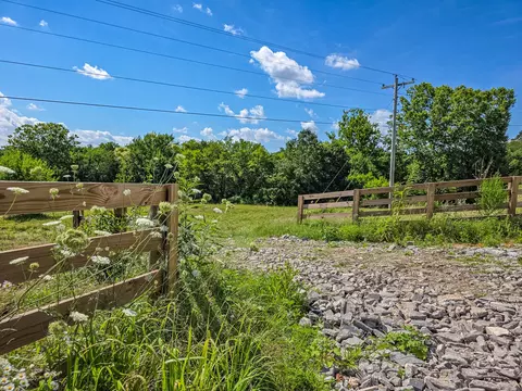 1 Double Branch Rd, Columbia, TN 38401