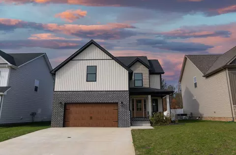 1733 Heritage Dr, Clarksville, TN 37043
