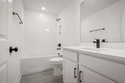 Bath - 648 Conifer Dr, Spring Hill, TN 37174 photo 6 of 6