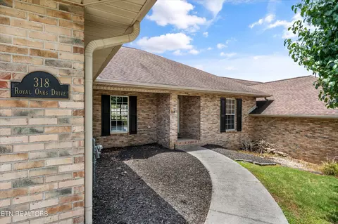 318 Royal Oaks Dr, Maryville, TN 37801