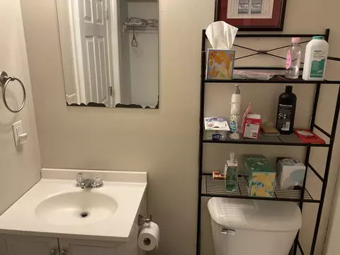 Bath - 811 17th Ave E, Springfield, TN 37172 photo 1 of 2