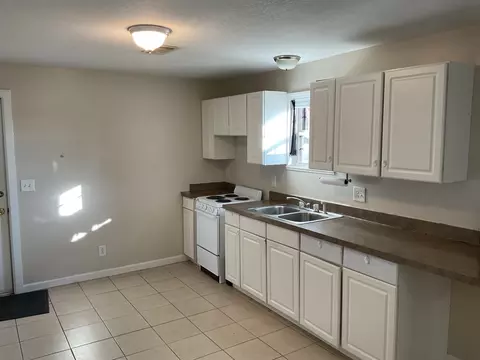 Kitchen - 811 17th Ave E, Springfield, TN 37172 photo 1 of 1