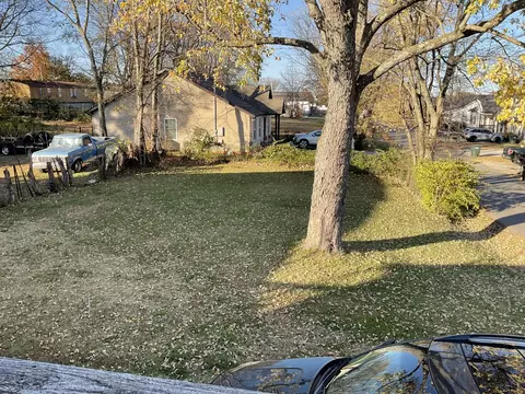 Exterior - 811 17th Ave E, Springfield, TN 37172 photo 5 of 5