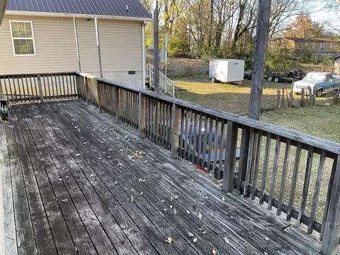 Exterior - 811 17th Ave E, Springfield, TN 37172 photo 4 of 5