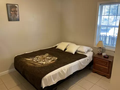 Bedroom - 811 17th Ave E, Springfield, TN 37172 photo 2 of 2