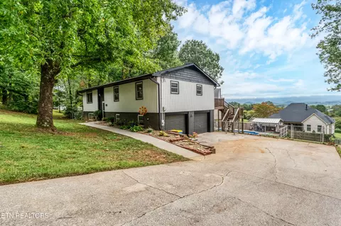 2906 Big Bend Dr, Maryville, TN 37803