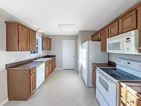 Kitchen - 610 Chestnut Ct, Springfield, TN 37172 photo 1 of 3