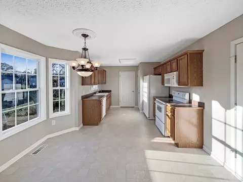 Kitchen - 610 Chestnut Ct, Springfield, TN 37172 photo 2 of 3