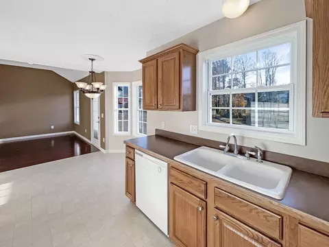 Kitchen - 610 Chestnut Ct, Springfield, TN 37172 photo 3 of 3