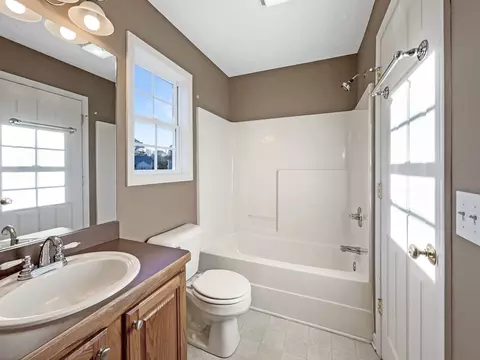 Bath - 610 Chestnut Ct, Springfield, TN 37172 photo 2 of 2
