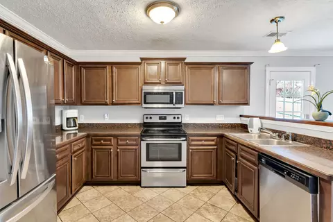 Kitchen - 208 Dimaggio Dr, Springfield, TN 37172 photo 1 of 2