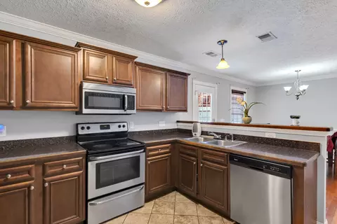 Kitchen - 208 Dimaggio Dr, Springfield, TN 37172 photo 2 of 2