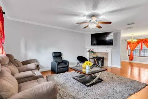 Living - 208 Dimaggio Dr, Springfield, TN 37172 photo 2 of 2