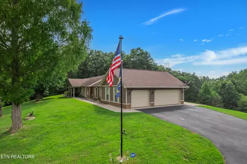 1737 Oakdale Dr, Dandridge, TN 37725