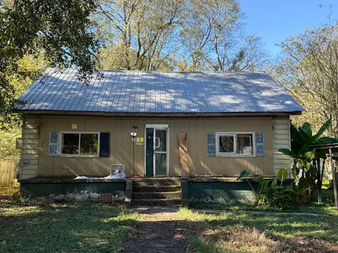 95 Chestnut St, Trion, GA 30753