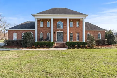 104 Fairways Blvd W, Tullahoma, TN 37388