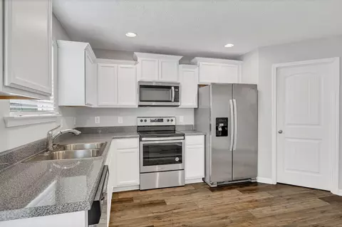 Kitchen - 1037 Tradition Trl, Murfreesboro, TN 37130 photo 2 of 3