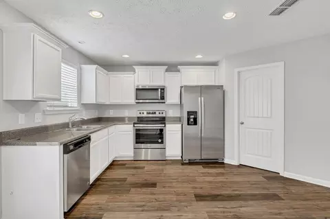 Kitchen - 1037 Tradition Trl, Murfreesboro, TN 37130 photo 1 of 3