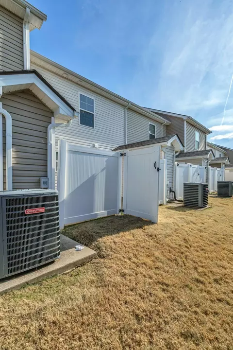 Exterior - 1037 Tradition Trl, Murfreesboro, TN 37130 photo 10 of 11