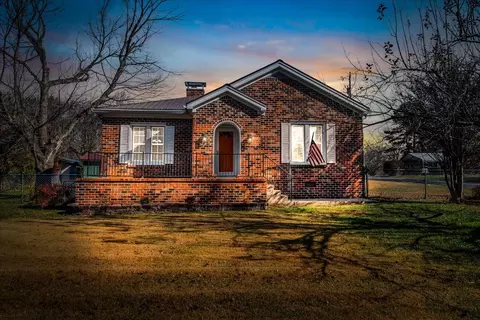 963 Emerson St, Manchester, TN 37355