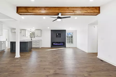 Living - 462 Circle Dr, Prospect, TN 38477 photo 2 of 3