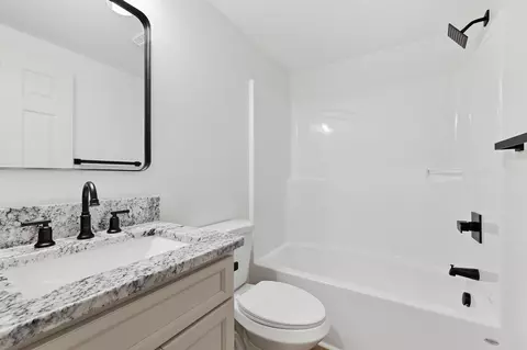 Bath - 462 Circle Dr, Prospect, TN 38477 photo 2 of 2