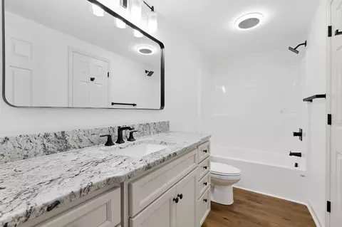 Bath - 462 Circle Dr, Prospect, TN 38477 photo 1 of 2