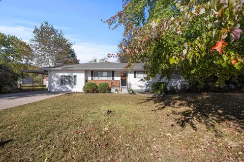 1422 Cloverdale Cir, Hixson, TN 37343