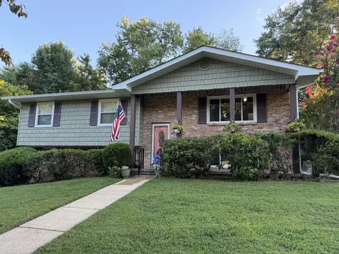 10092 Sunny Ln, Ooltewah, TN 37363