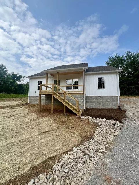 88 River Oaks Dr, Sparta, TN 38583