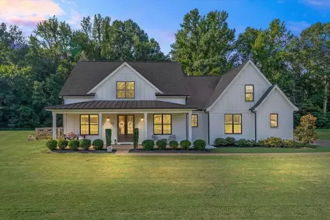 255 Lone Oak Dr, Eads, TN 38028