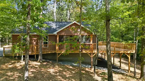 10025 Forest Ln, Bon Aqua, TN 37025