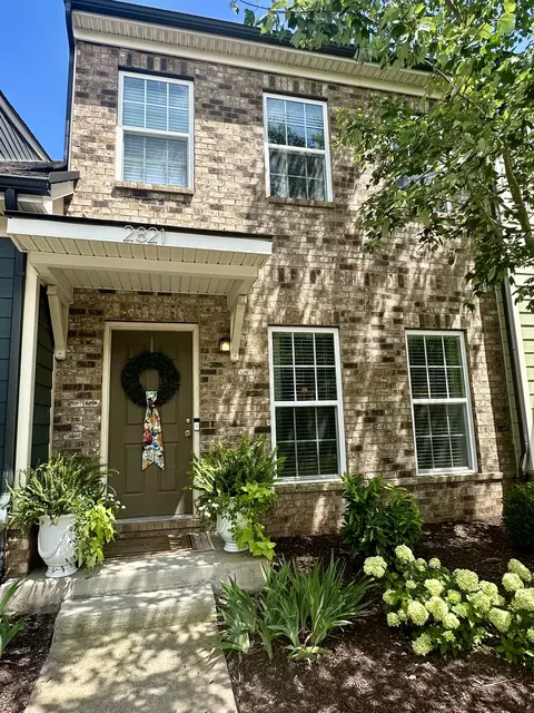 2821 Sterlingshire Dr, Murfreesboro, TN 37128