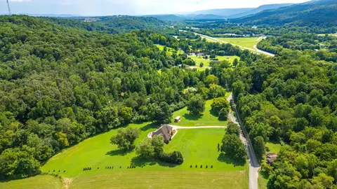 10280 Card Rd, Soddy Daisy, TN 37379