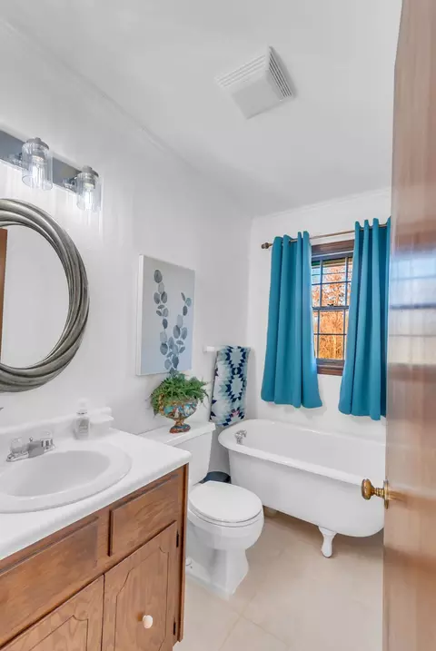Bath - 104 Glendale Rd, Loretto, TN 38469 photo 1 of 2