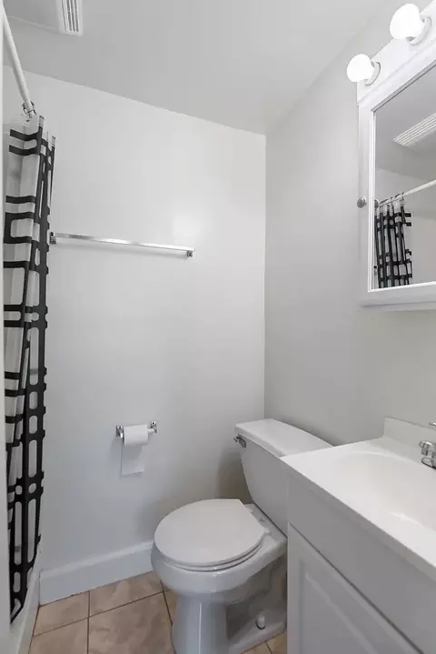 Bath - 702 Richard St, Springfield, TN 37172 photo 1 of 1