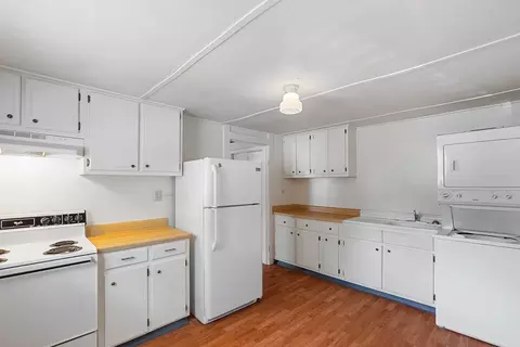 Kitchen - 702 Richard St, Springfield, TN 37172 photo 1 of 2
