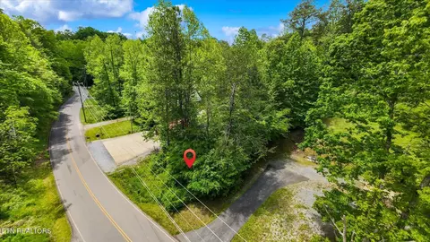 16 Powder Mill Rd, Gatlinburg, TN 37738