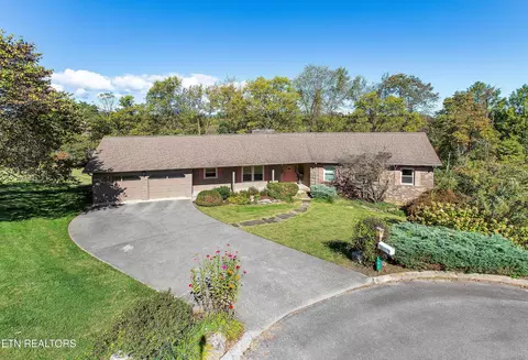 103 Farmington Pl, Clinton, TN 37716