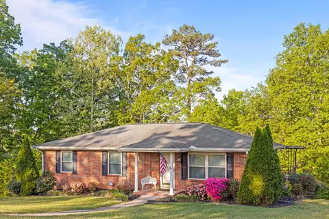 74 Kriswood Dr, Rossville, GA 30741