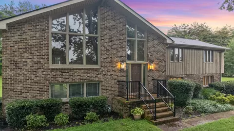 1302 Twin Springs Dr, Brentwood, TN 37027