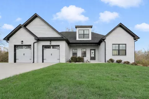 4 Evergreen Trl, Burns, TN 37029
