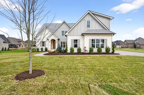 1005 Stone Creek Ln #220, Lebanon, TN 37087