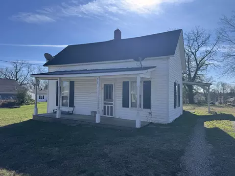 805 W 2nd St, Dickson, TN 37055