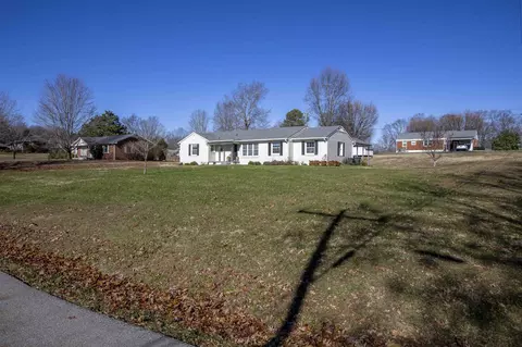 305 Hillview Dr, Dickson, TN 37055 photo 3