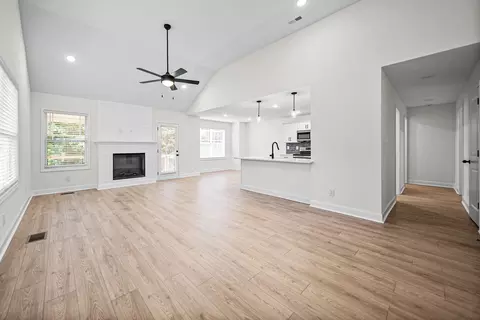 606 Willow Park Dr, Clarksville, TN 37043